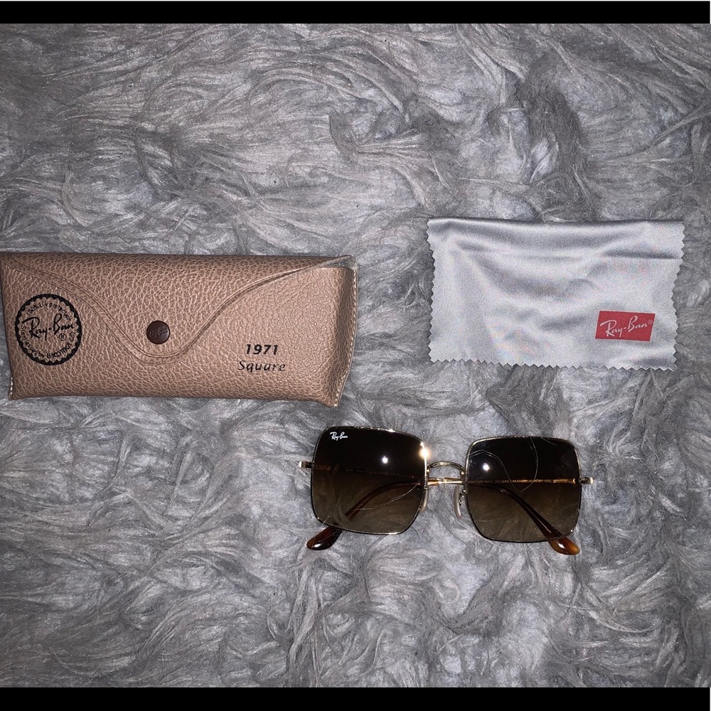 Ray-Ban Sunnies ☀️